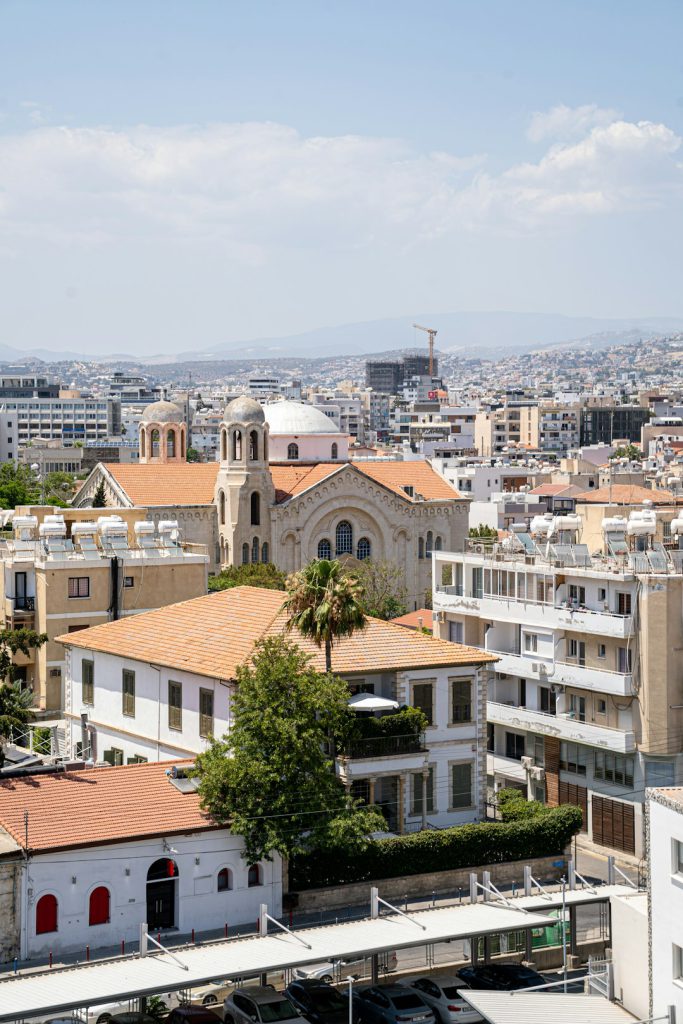 איך שוק הדיור וההשקעות בנד״ן בקפריסין מתפתח ב‑2026 – הזדמנויות למשקיעים עם שי מזיג
